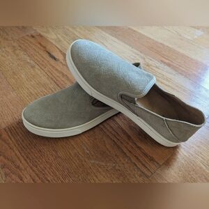 Olukai Women's Pehuea Leather Slip On Shoes sz 8.5 Clay